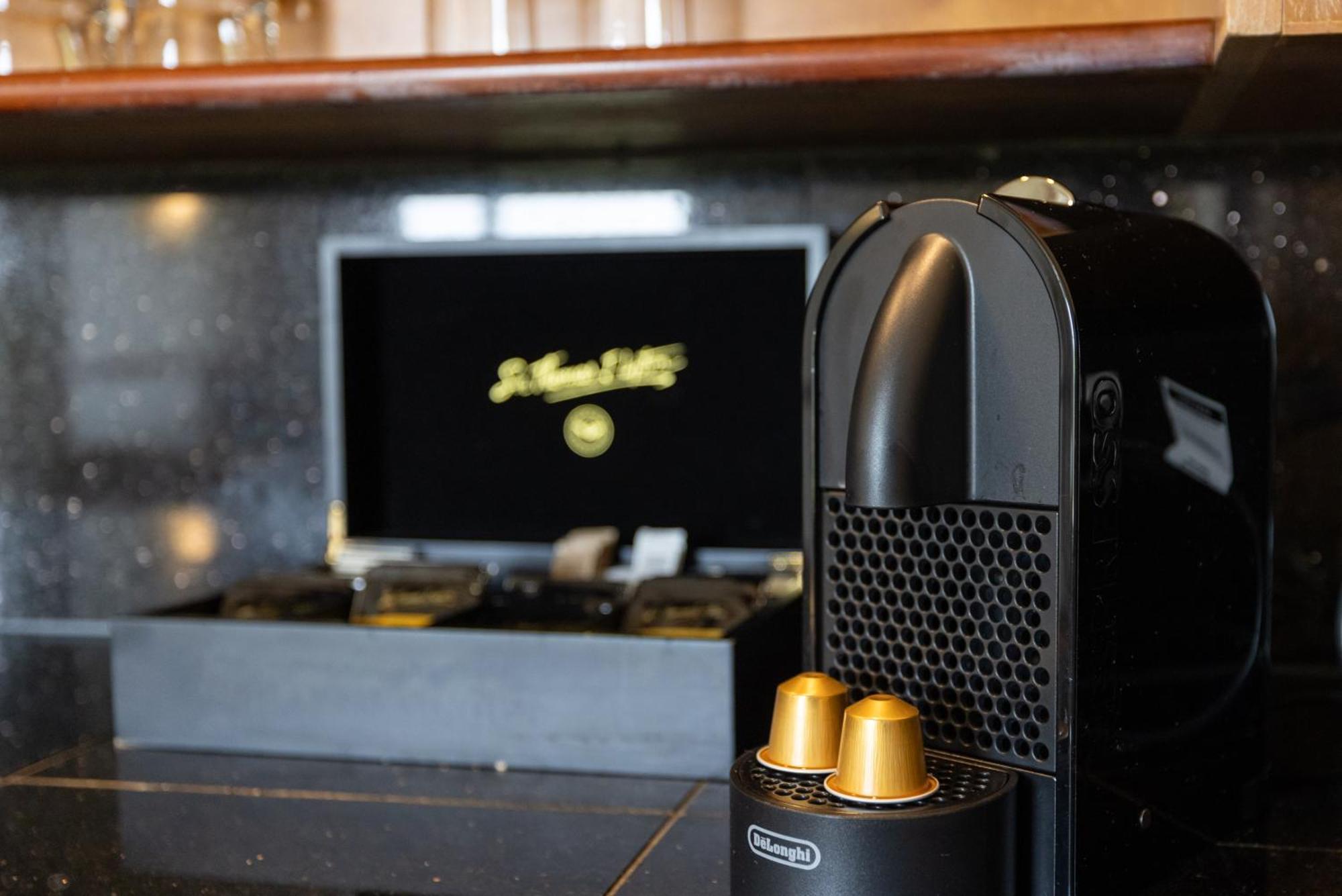 名迪海滩赌场及度假村 达尔文 外观 照片 A Nespresso machine
